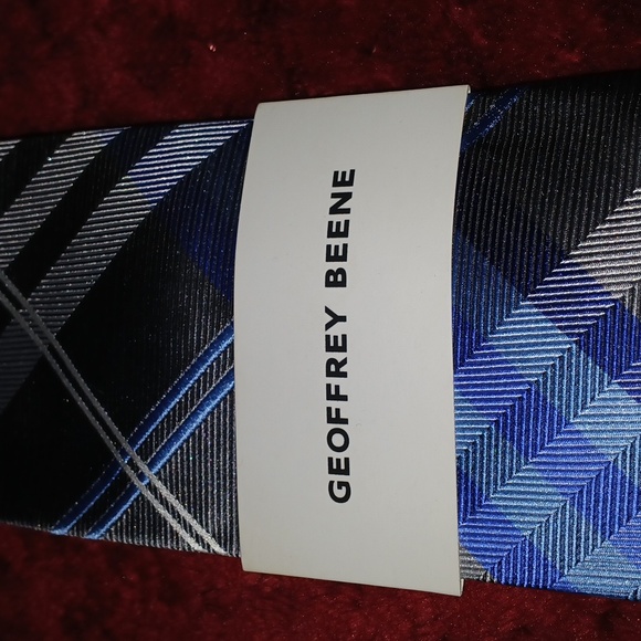 Geoffrey Beene Tie - Picture 1 of 2
